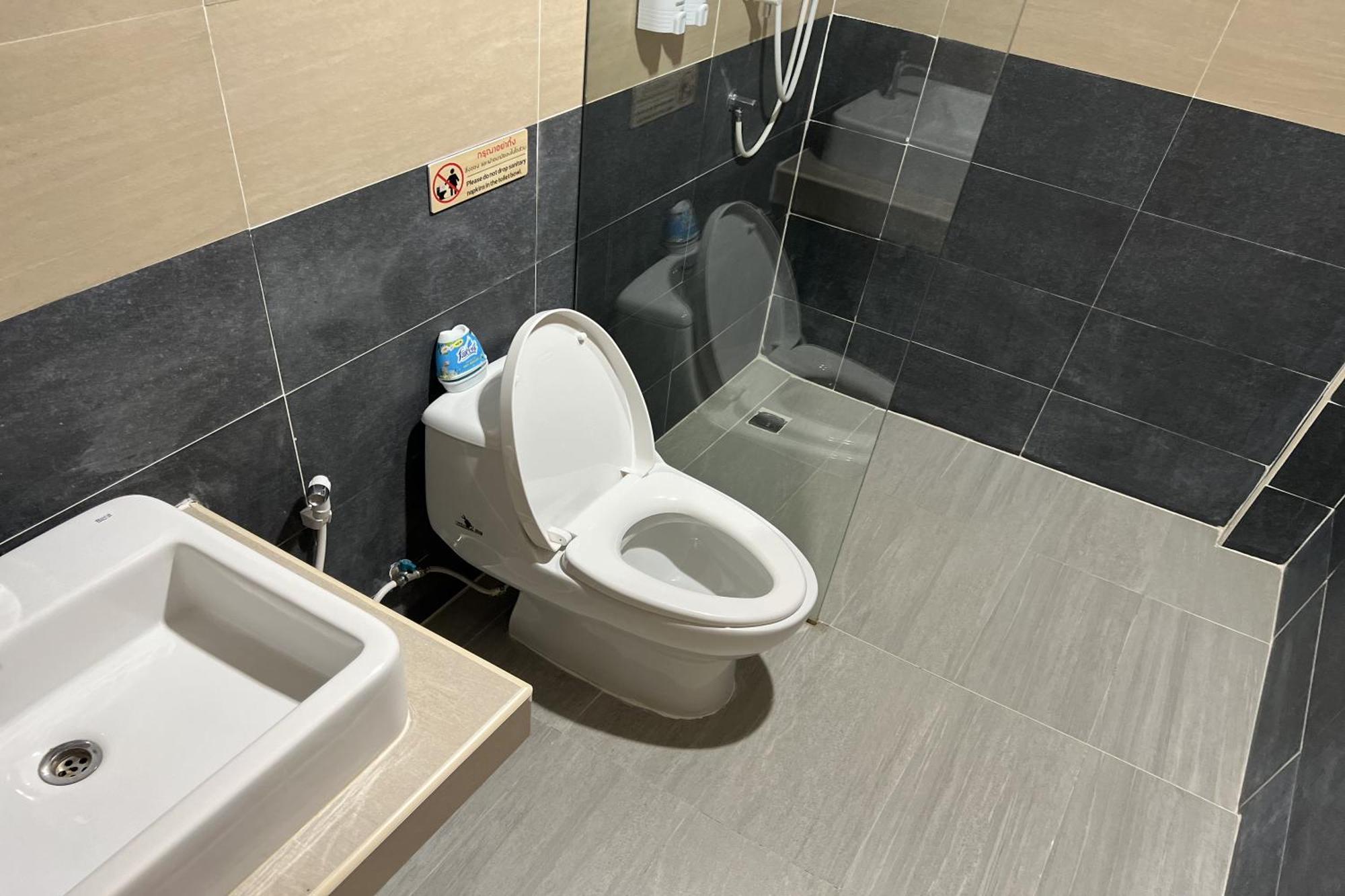 אודון תאני V Tharm Hotel מראה חיצוני תמונה
