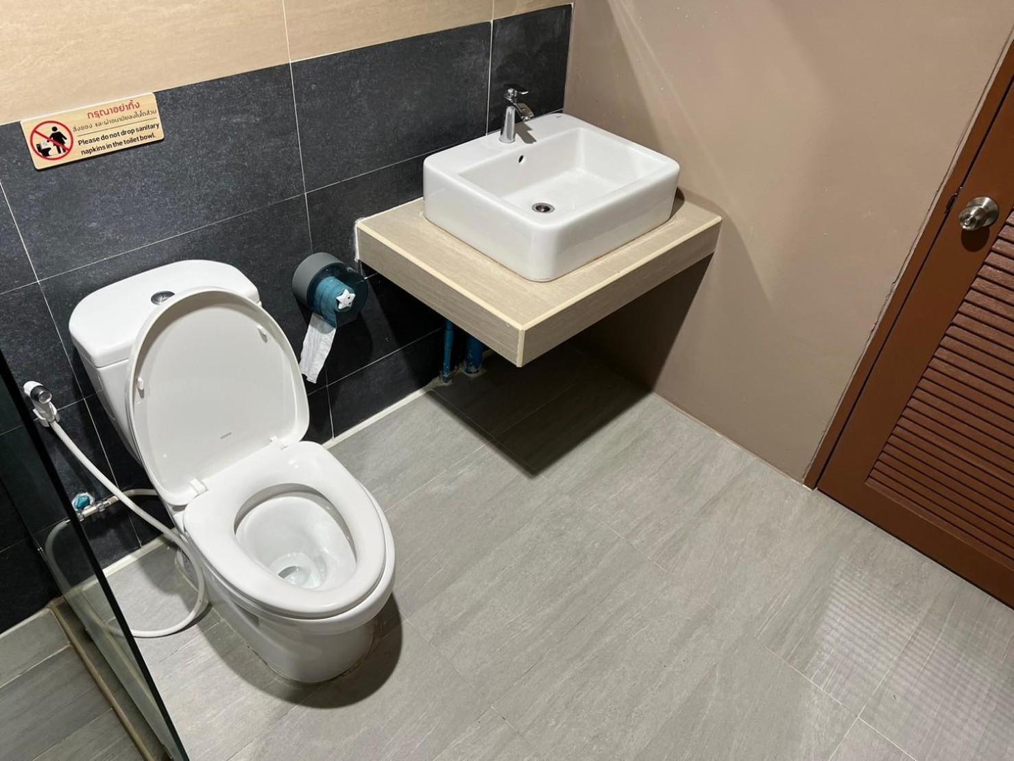 אודון תאני V Tharm Hotel מראה חיצוני תמונה