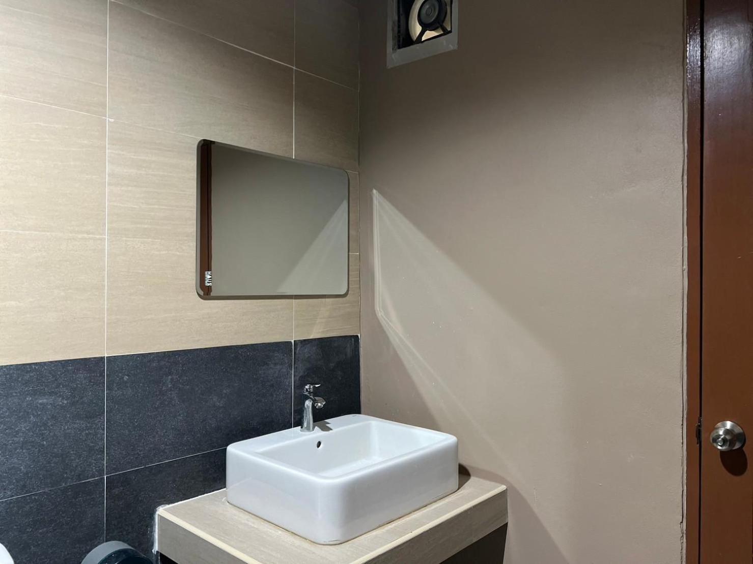 אודון תאני V Tharm Hotel מראה חיצוני תמונה